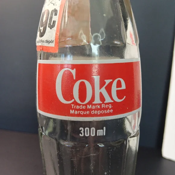 Vintage 1987 Coca Cola Canadian Bottle With Buffalo Caps Sticker 300ml Canada - Picture 6 of 12